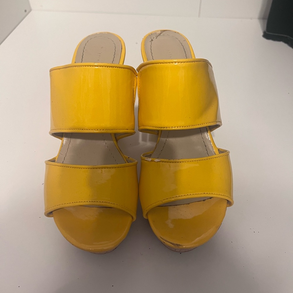 Nine West Yellow Patent Leather Sandals